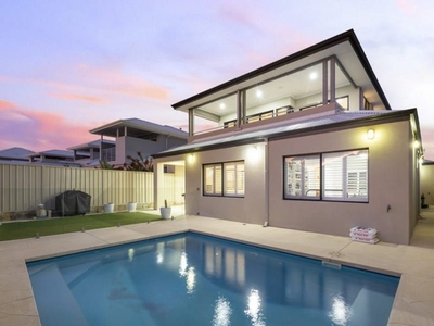 A Class Above the Rest! Stunning Seaside 4x3 + Pool!