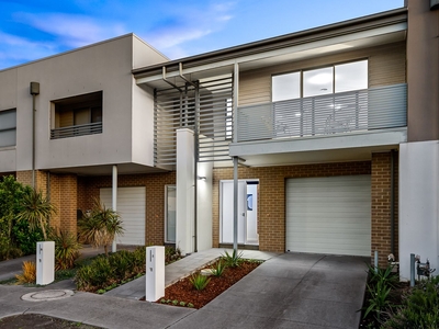 FUSS-FREE FAMILY FLAIR IN WAVERLEY PARK ESTATE