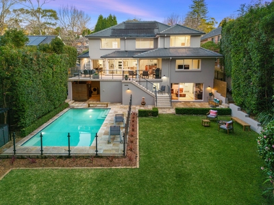 Meadowbank built luxury in a sublime setting, with north to rear