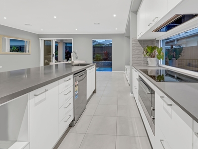 EFFORTLESS FAMILY LIVING IN COOMERA FORESHORE! - A MUST INSPECT!