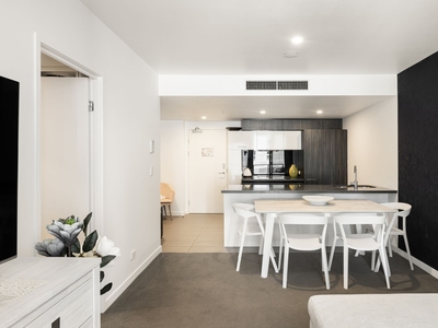 Modern and stylish Fortitude Valley apartment