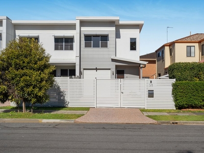 3 /8 Bright Avenue, Labrador QLD 4215 - Townhouse For Lease