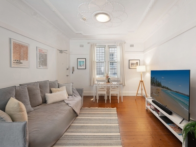 Charming Art Deco Apartment Just Footsteps To Double Bay Village