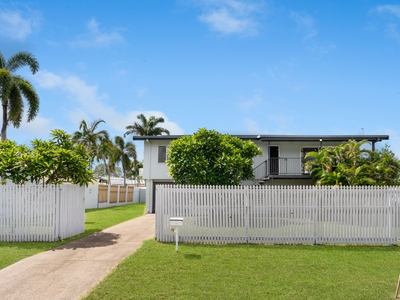 Move in Ready: Modern 3-Bedroom Home with Pool and Upgrades Galore in Kirwan! - UNDER OFFER
