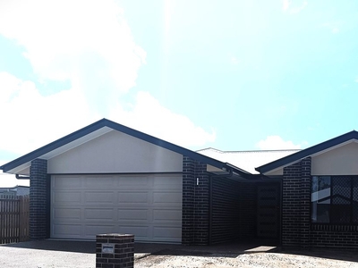 5 Galway Court, Eli Waters QLD 4655 - House For Lease