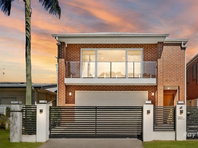 A TRUE DUAL LIVING, EXQUISITE & GRAND! MODERN FAMILY HOME IN THE HEART OF SUNNYBANK
