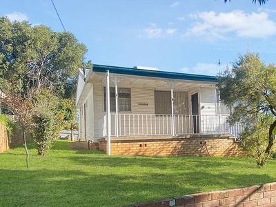12 Clifton Street, Young, NSW 2594