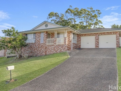 18 Peter Mark Circuit, South West Rocks, NSW 2431