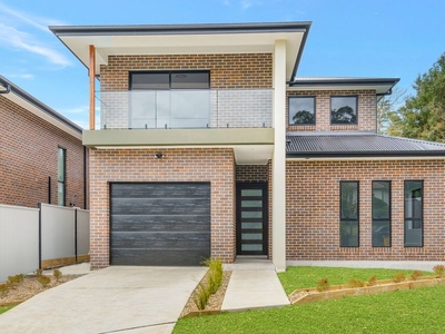 2b Lachlan Place, Campbelltown, NSW 2560