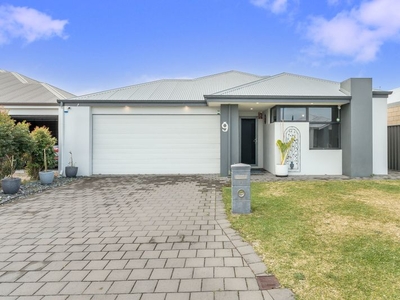 9 Rhone Way, Piara Waters, WA 6112