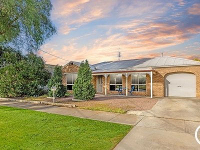 62 Bowen Street, Echuca VIC 3564 - House For Lease