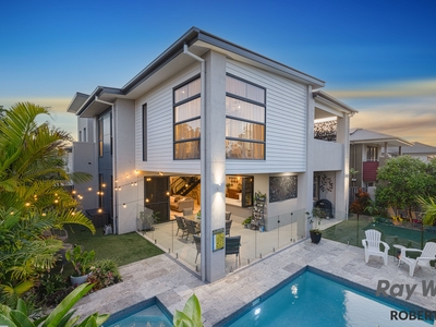 5-BEDROOM MASTERPIECE IN MANSFIELD SHS CATCHMENT!