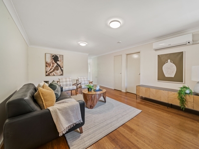 Charming 2-Bedroom Ground Floor Apartment in Curtin