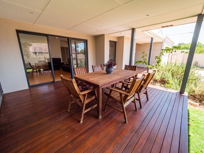 Hide away or Entertain - A beautiful private residence - Calling all FIFO Workers