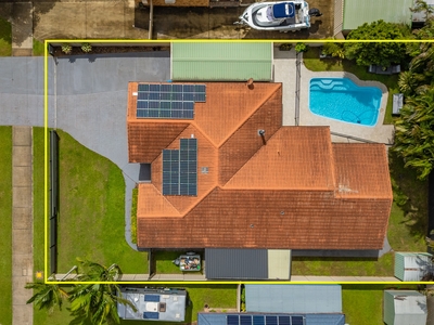 LARGE FAMILY HOME, SHED, SOLAR AND AN INGROUND POOL