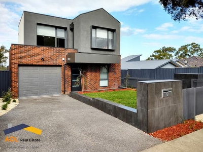 4 Bedroom Detached House Avondale Heights VIC For Sale At