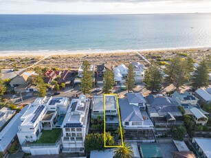 HIGH CLASS EXECUTIVE RESIDENCE JUST METRES TO THE GRANGE FORESHORE