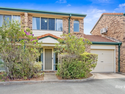 Mansfield State High Catchment - Pool, Tennis Court in Secure Complex & Income of $460 pw