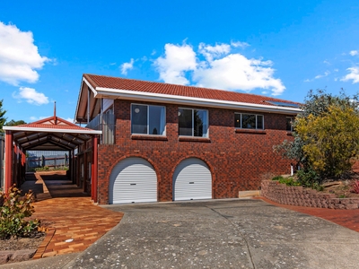 Nostalgia Meets Modern Comfort With Outdoor Entertaining And Picturesque Views