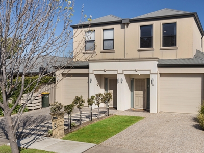 Secure & Spacious Townhouse - Ideal for Entertaining!