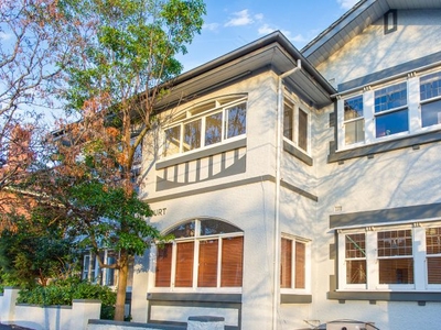 Spacious Art Deco delight in superb location