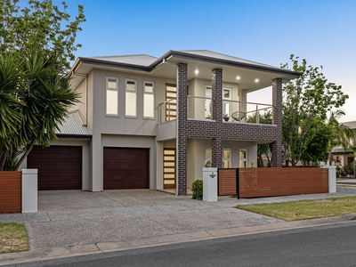 Ex-Display Home, Sprawling Multi-Living Property, Sparkling in Designer Feature & Family-Friendly Function