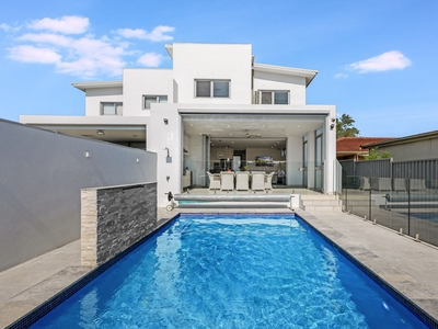 INCREDIBLE IN SIZE AND QUALITY| FULL BRICK MASTERPIECE WITH IN-GROUND SWIMMING POOL