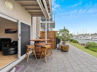 Live the luxurious lifestyle on the marina