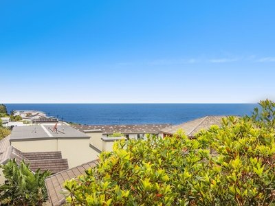Privately Positioned Apartment with Panoramic Ocean Views