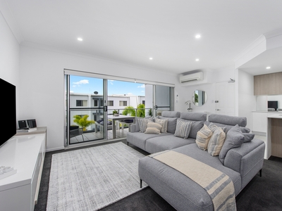 AUCTION ONLINE THIS FRIDAY 2nd FEBRUARY | Freshly Renovated North Facing Beachside Apartment