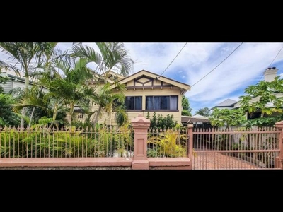 4 Bedroom Detached House Wooloowin QLD For Sale At 975000