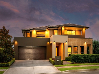 Luxurious 5 Bedroom Family Home in Glenmore Park!