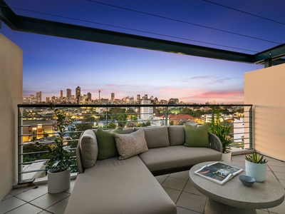 Top Floor Lifestyle Retreat With City Skyline Views