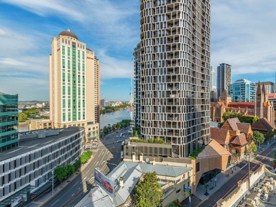 City Living with a View: One Bedroom Gem with Huge Rental Income Potential!