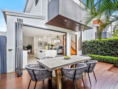 Luxury meets lifestyle and convenience in Yeronga