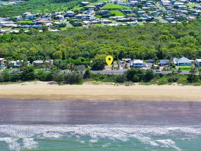 Seize the Coastal Dream: Rare Opportunity to Own a 1348m2 Vacant Block by the Sea!