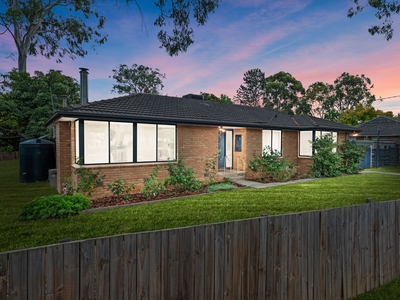 Transform this 3 Bedroom House into Your Dream Home in Bayswater North!
