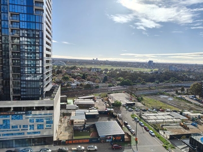 Stunning 3-Bedroom Apartment with Spectacular Flemington Racecourse Views