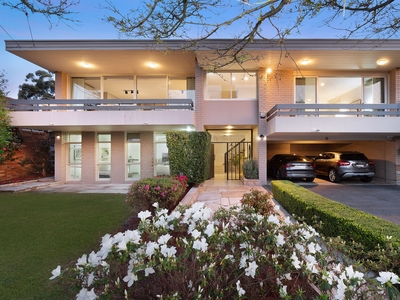 Exceptional family luxury with self-contained wing