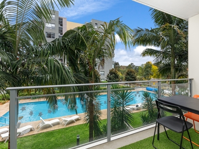 Spacious One Bedroom Apartment with Pool View