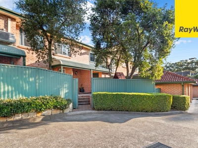 Spacious Sunny Townhouse with Carlingford West Catchment