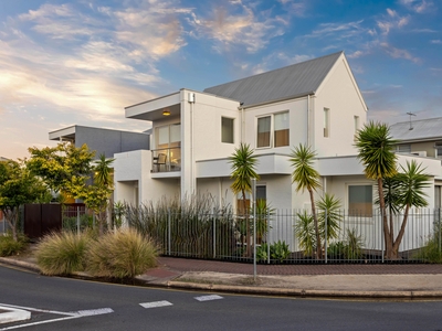 An Enviable Low-Maintenance Lifestyle - Stunning Architecturally Designed Home Superbly Positioned on The City's Fringe