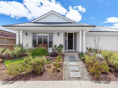 4 Bedroom House Winter Valley VIC
