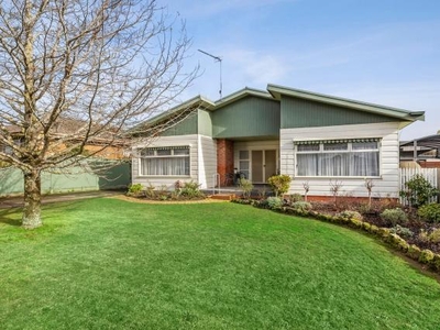 3 Bedroom Detached House Wendouree VIC For Sale At