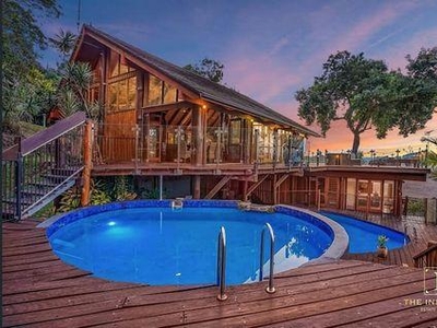 6 Bedroom Villa Trinity Beach Queensland For Sale At 1289000
