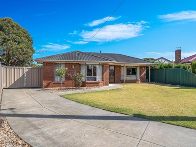 ADORABLE FAMILY HOME, LARGE SUNNY 750SQM BLOCK, QUIET STREET