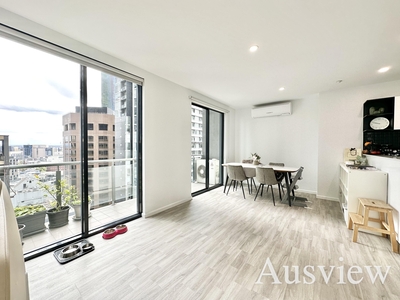 Oversized Light Filled Split-level Enjoyment with CBD Skyline