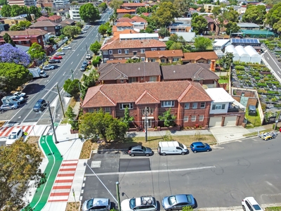 Block of 4 Apartments in a Blue-Chip Location