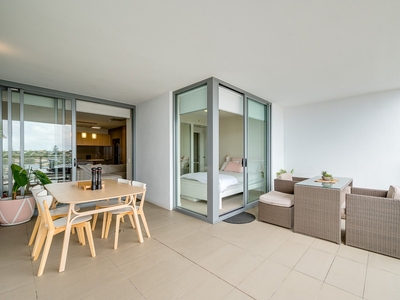 Outlook, privacy and convenience in the heart of Nundah!
