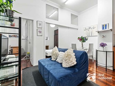 Fully furnished 2 bedroom apartment on Lonsdale Street!